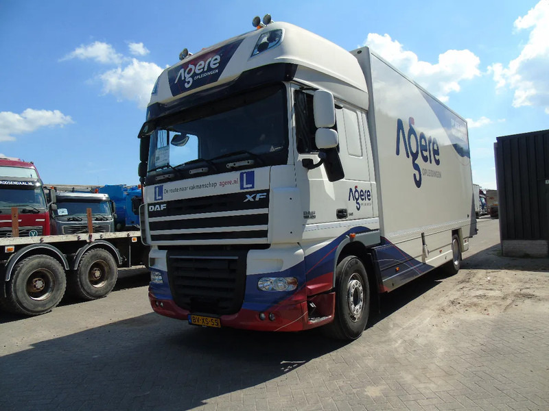 DAF XF 105 .460 + MANUAL + EURO 5 - Грузовик с закрытым кузовом: фото 2 DAF XF 105 .460 + MANUAL + EURO 5 - Грузовик с закрытым кузовом: фото 2
