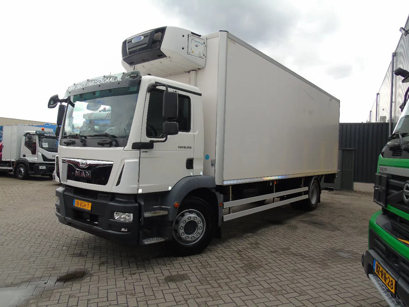 MAN TGM 18.250 + carrier supra 850euro 6 + lift + 19T - Рефрижератор: фото 2 MAN TGM 18.250 + carrier supra 850euro 6 + lift + 19T - Рефрижератор: фото 2
