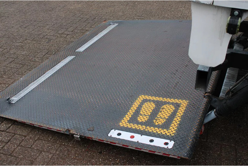 Грузовик с закрытым кузовом Mercedes-Benz Actros 1927 + EURO 6 + LIFT: фото 11 Грузовик с закрытым кузовом Mercedes-Benz Actros 1927 + EURO 6 + LIFT: фото 11