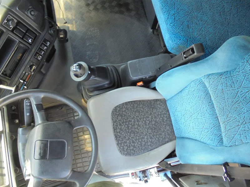 Volvo FH 12.420 + Euro 2 + 6x2 + Manual - Грузовик-шасси: фото 5 Volvo FH 12.420 + Euro 2 + 6x2 + Manual - Грузовик-шасси: фото 5