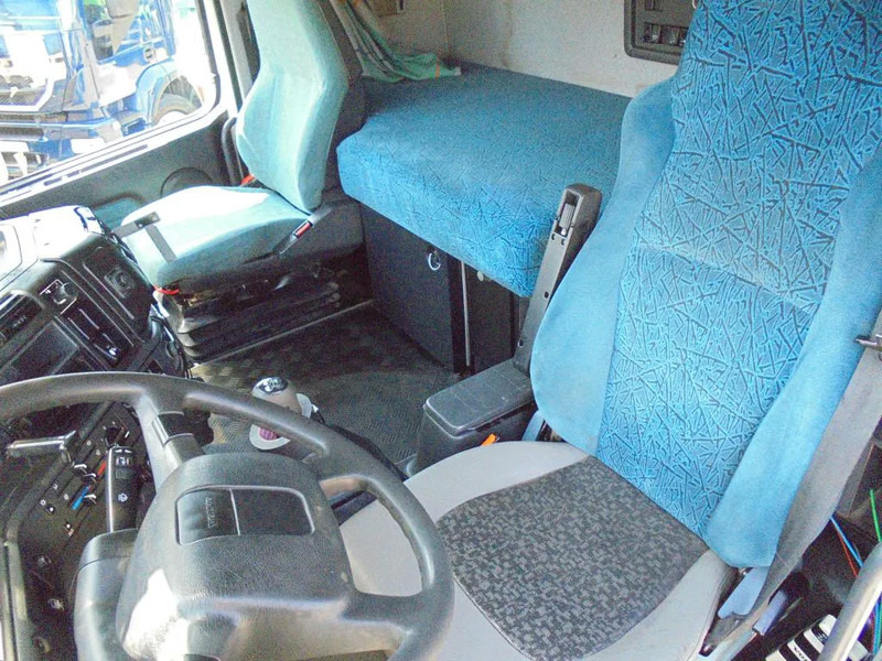 Volvo FH 12.420 + Euro 2 + 6x2 + Manual - Грузовик-шасси: фото 4 Volvo FH 12.420 + Euro 2 + 6x2 + Manual - Грузовик-шасси: фото 4