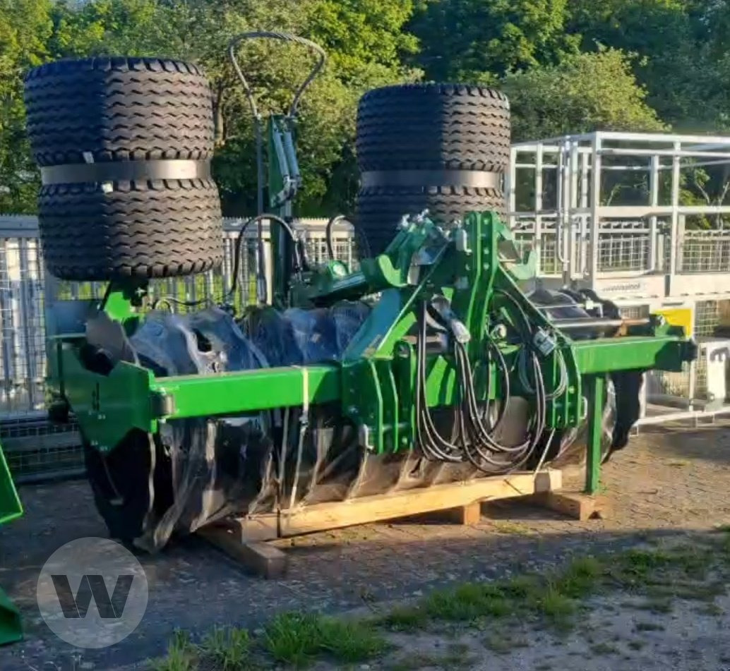 Düvelsdorf SILAGEWALZE - Техника для силоса: фото 1 Düvelsdorf SILAGEWALZE - Техника для силоса: фото 1