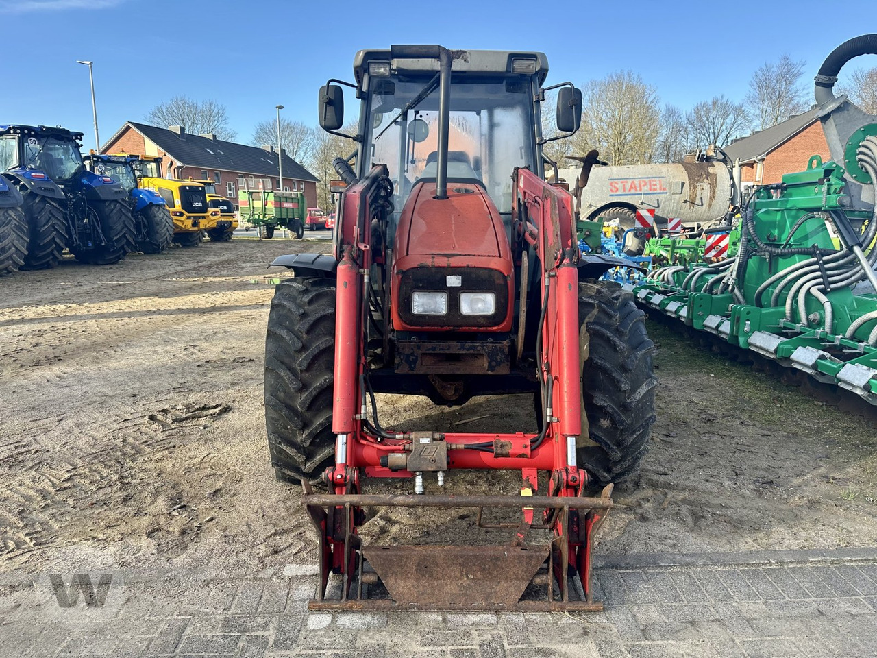 Massey Ferguson 4235 - Трактор: фото 3 Massey Ferguson 4235 - Трактор: фото 3