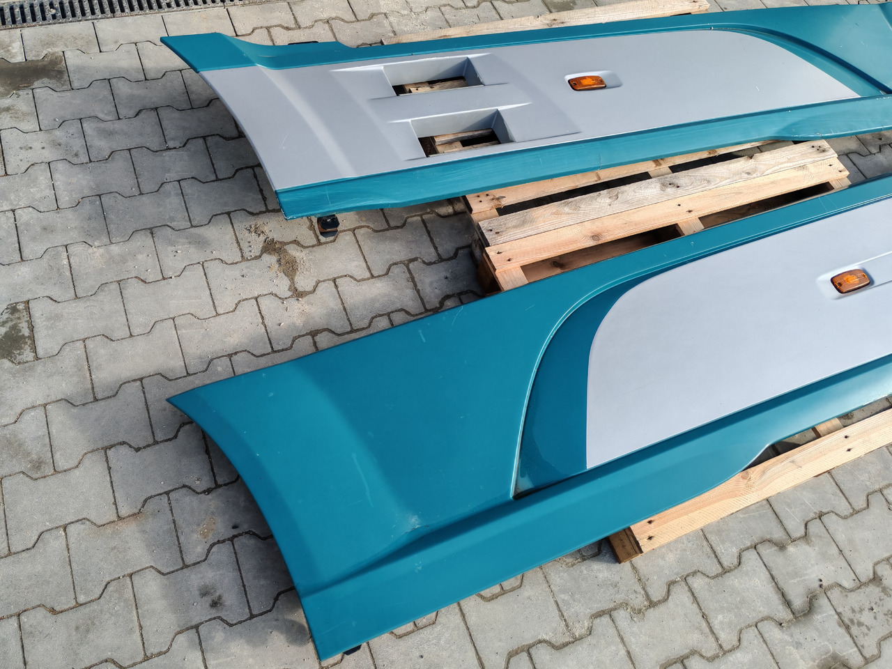 DAF XF106 EURO 6 / SIDE SPOILERS SET - Аэродинамика/ Спойлеры: фото 3 DAF XF106 EURO 6 / SIDE SPOILERS SET - Аэродинамика/ Спойлеры: фото 3