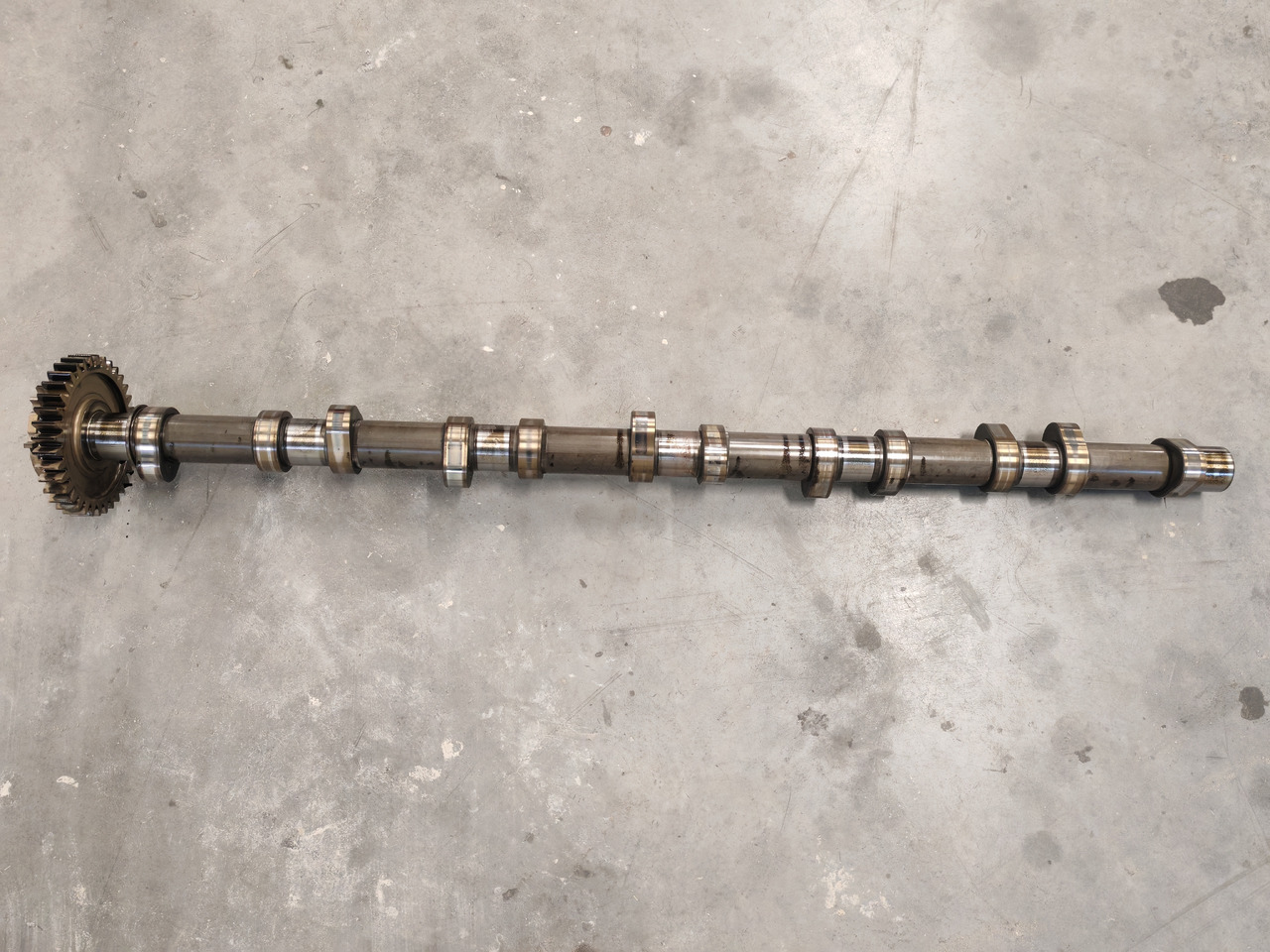 MAN TGS TGX EURO 6 / D2676LF / CAMSHAFT / 51044011023 - Распределительный вал: фото 2 MAN TGS TGX EURO 6 / D2676LF / CAMSHAFT / 51044011023 - Распределительный вал: фото 2