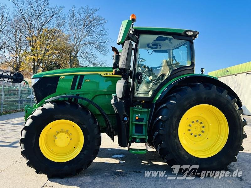 John Deere 6R 250 - Трактор: фото 4 John Deere 6R 250 - Трактор: фото 4