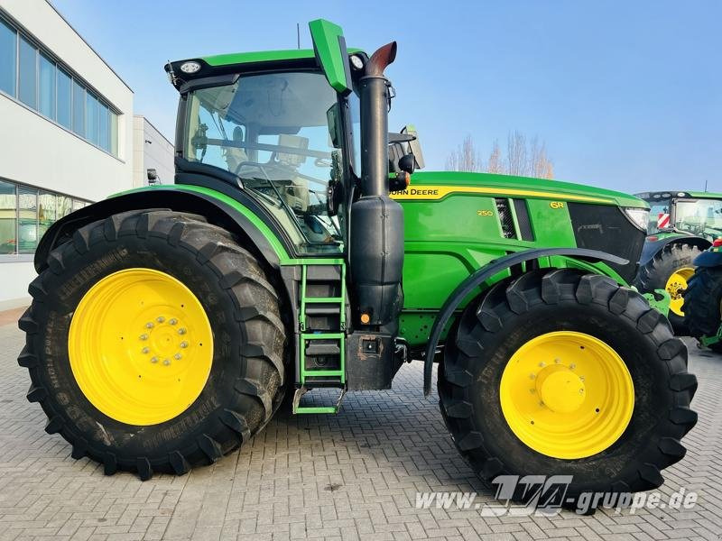 John Deere 6R 250 - Трактор: фото 4 John Deere 6R 250 - Трактор: фото 4