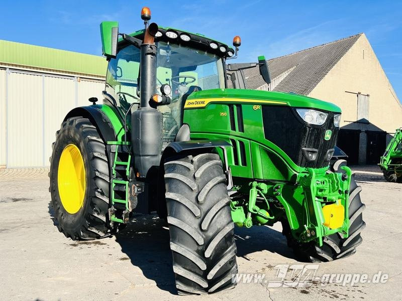 John Deere 6R 250 - Трактор: фото 2 John Deere 6R 250 - Трактор: фото 2