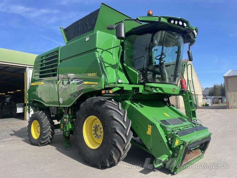 John Deere T670 i - Зерноуборочный комбайн: фото 1 John Deere T670 i - Зерноуборочный комбайн: фото 1