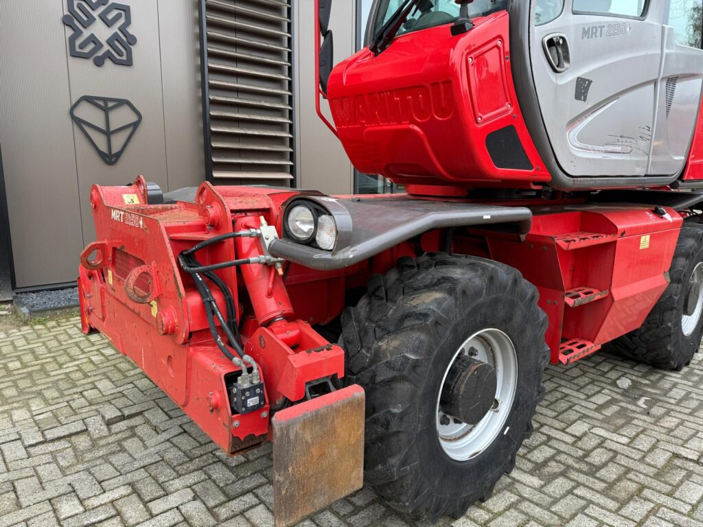 MANITOU MRT 2150+ privilege - Телескопический погрузчик: фото 2 MANITOU MRT 2150+ privilege - Телескопический погрузчик: фото 2
