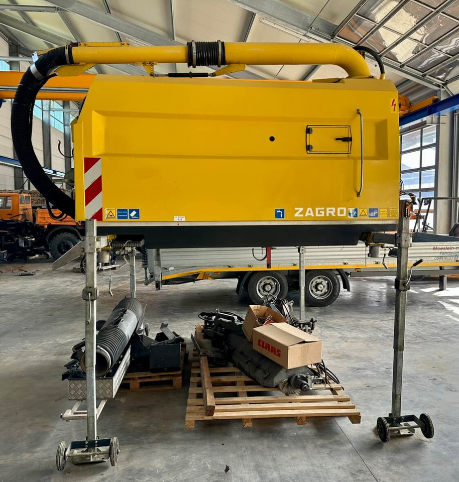 Unimog Aufbaukehrmaschine Trilety SK-370 - Подметально-уборочная машина: фото 3 Unimog Aufbaukehrmaschine Trilety SK-370 - Подметально-уборочная машина: фото 3