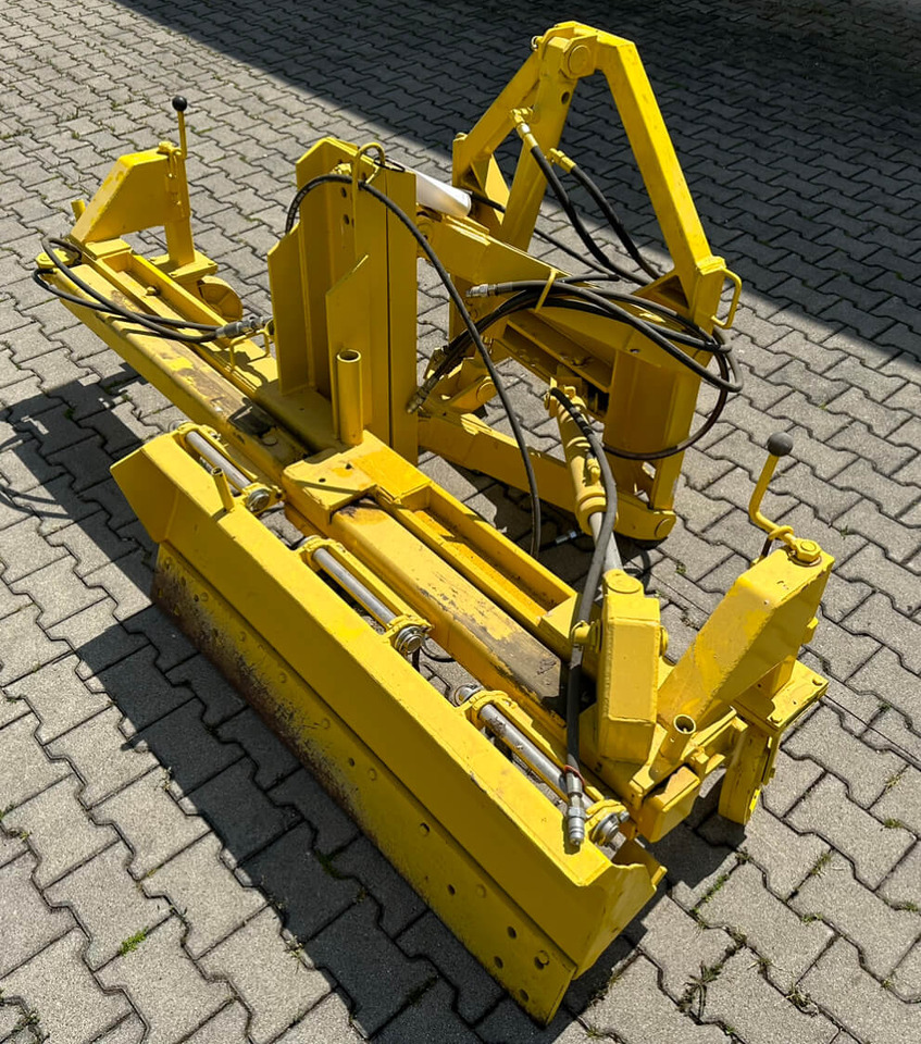 Unimog Frontanbau-Gräder Söder IA02093 - Отвал: фото 2 Unimog Frontanbau-Gräder Söder IA02093 - Отвал: фото 2