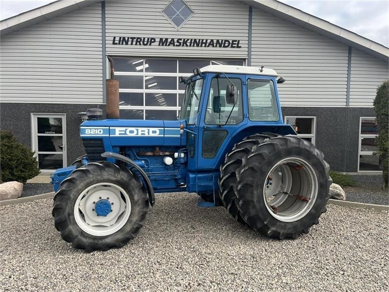 Ford 8210 En rigtig velholdt klassiker med tvillinghjul - Трактор: фото 1 Ford 8210 En rigtig velholdt klassiker med tvillinghjul - Трактор: фото 1