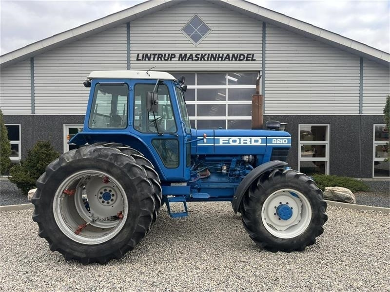 Ford 8210 En rigtig velholdt klassiker med tvillinghjul - Трактор: фото 2 Ford 8210 En rigtig velholdt klassiker med tvillinghjul - Трактор: фото 2