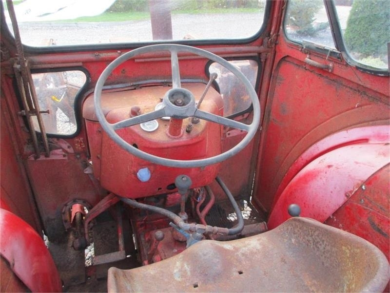 IH 276 Med frontlæsser - Трактор: фото 5 IH 276 Med frontlæsser - Трактор: фото 5