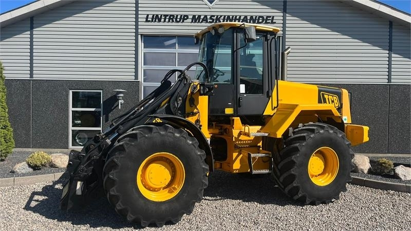 JCB 426 med traktor dækmontering og hurtigskifte samt - Колёсный погрузчик: фото 1 JCB 426 med traktor dækmontering og hurtigskifte samt - Колёсный погрузчик: фото 1