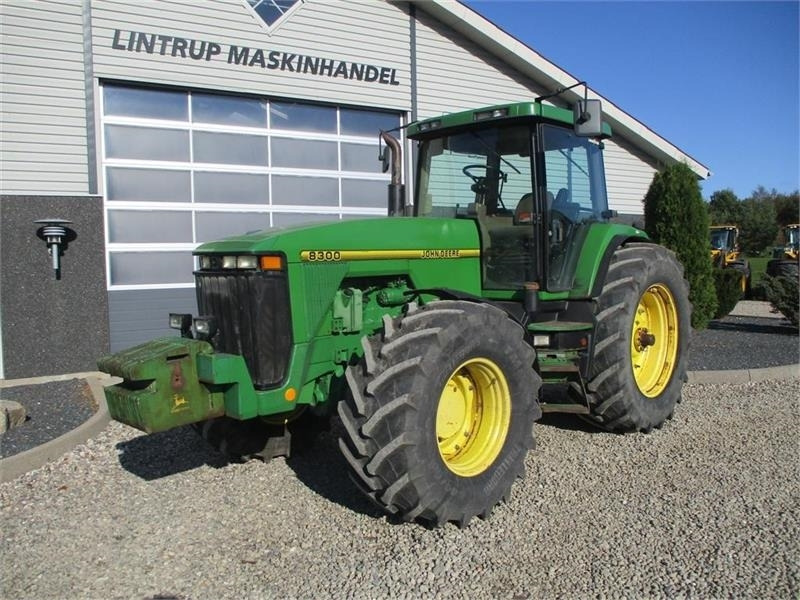 Трактор John Deere 8300 Pæn regulær traktor med rigtig gode dæk på.: фото 6