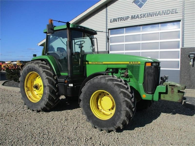 Трактор John Deere 8300 Pæn regulær traktor med rigtig gode dæk på.: фото 16