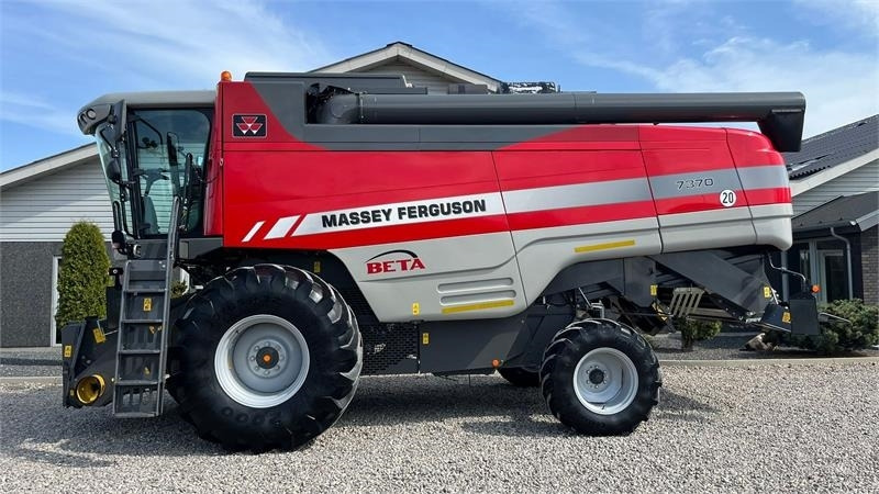 Massey Ferguson 7370 BETA. Gårdmaskine med kun 1080 motortimer. Me - Зерноуборочный комбайн: фото 1 Massey Ferguson 7370 BETA. Gårdmaskine med kun 1080 motortimer. Me - Зерноуборочный комбайн: фото 1
