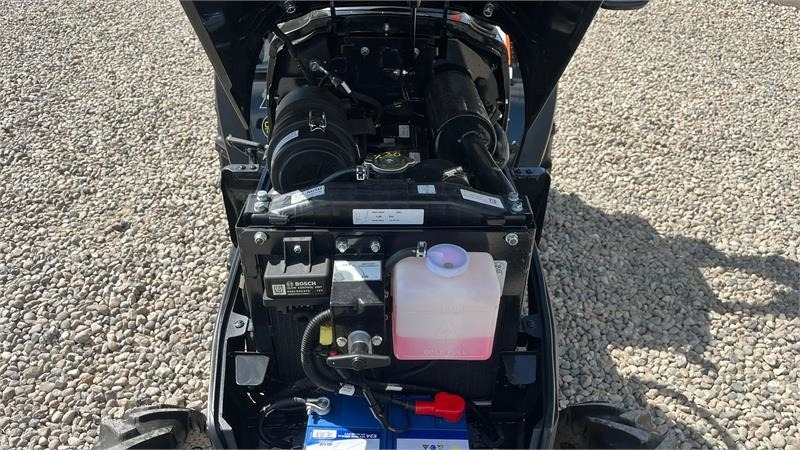 Коммунальный трактор Solis S26 6+2 gearmaskine Limited Edition i sort med bre: фото 11 Коммунальный трактор Solis S26 6+2 gearmaskine Limited Edition i sort med bre: фото 11