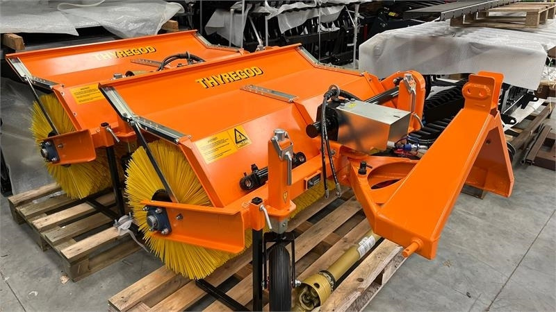 Thyregod TK 1600 PTO, med hydraulisk sving. - Щетка: фото 2 Thyregod TK 1600 PTO, med hydraulisk sving. - Щетка: фото 2