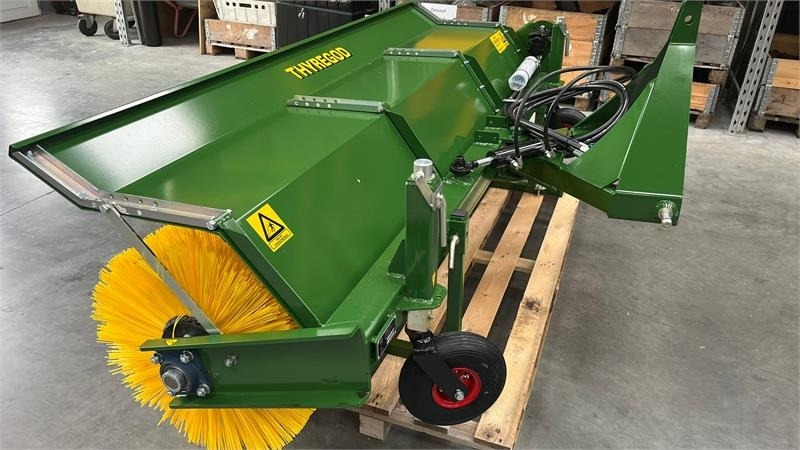 Thyregod TK 2800 med nylon børster og hydraulisk sving. bre - Щетка: фото 2 Thyregod TK 2800 med nylon børster og hydraulisk sving. bre - Щетка: фото 2