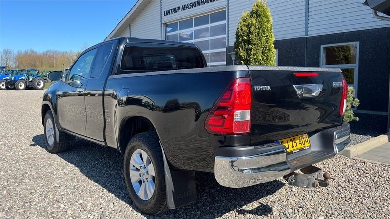 Toyota Hilux 4WD Pick-up med træk til 3200 kg. Meget velh - Навесное оборудование для комбайна: фото 2 Toyota Hilux 4WD Pick-up med træk til 3200 kg. Meget velh - Навесное оборудование для комбайна: фото 2