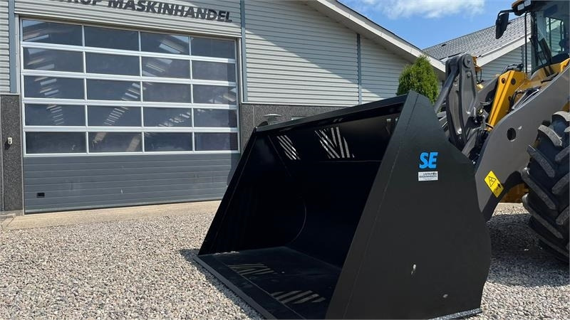 Volvo 4m3 skovl med Volvo beslag på. Den er 2.75m bred - Колёсный погрузчик: фото 1 Volvo 4m3 skovl med Volvo beslag på. Den er 2.75m bred - Колёсный погрузчик: фото 1