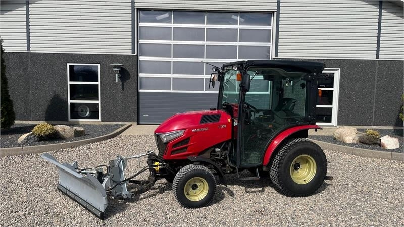 Yanmar YT 235H 4WD Snow Edition med sneplov og spreder - Трактор: фото 1 Yanmar YT 235H 4WD Snow Edition med sneplov og spreder - Трактор: фото 1