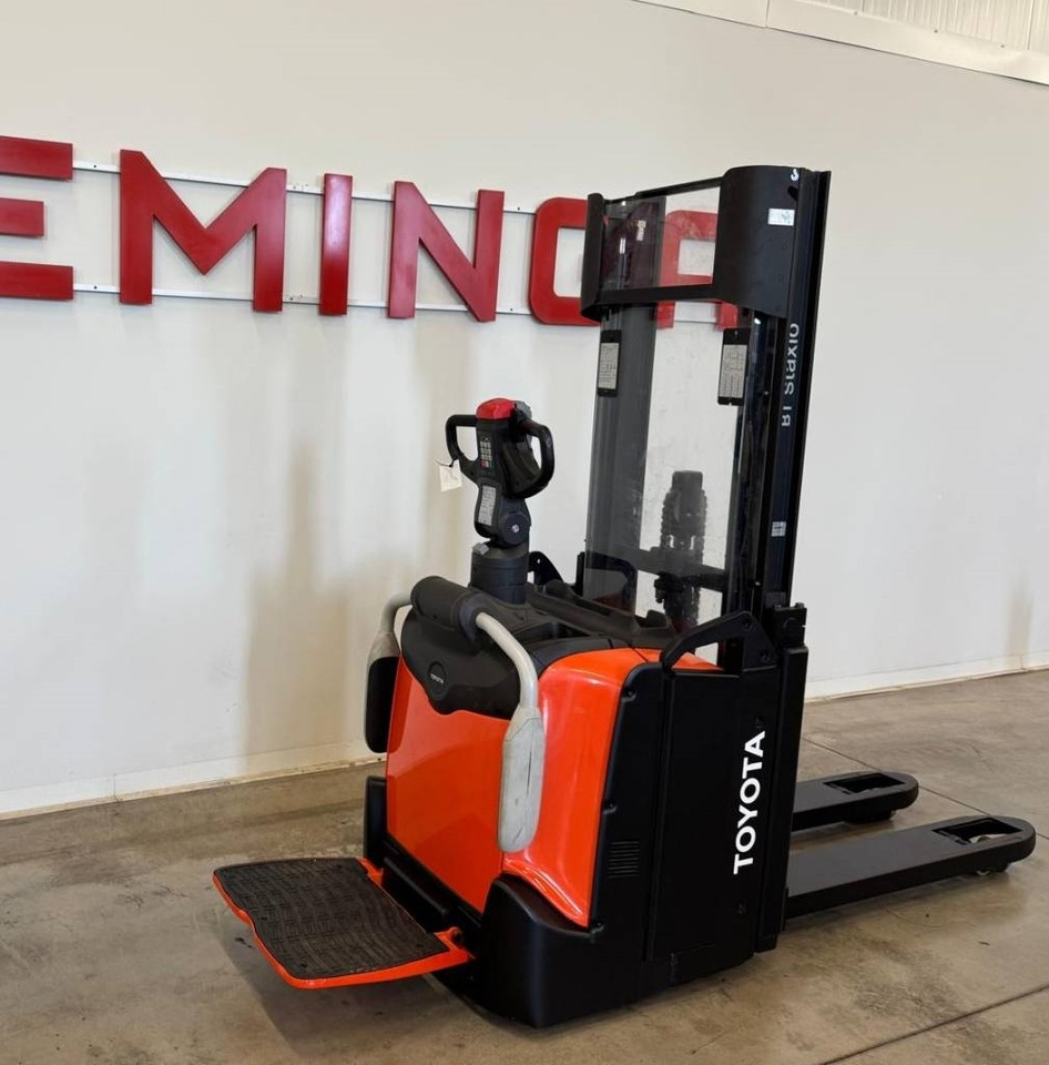 Toyota 10918 SPE120L - Штабелер: фото 5 Toyota 10918 SPE120L - Штабелер: фото 5