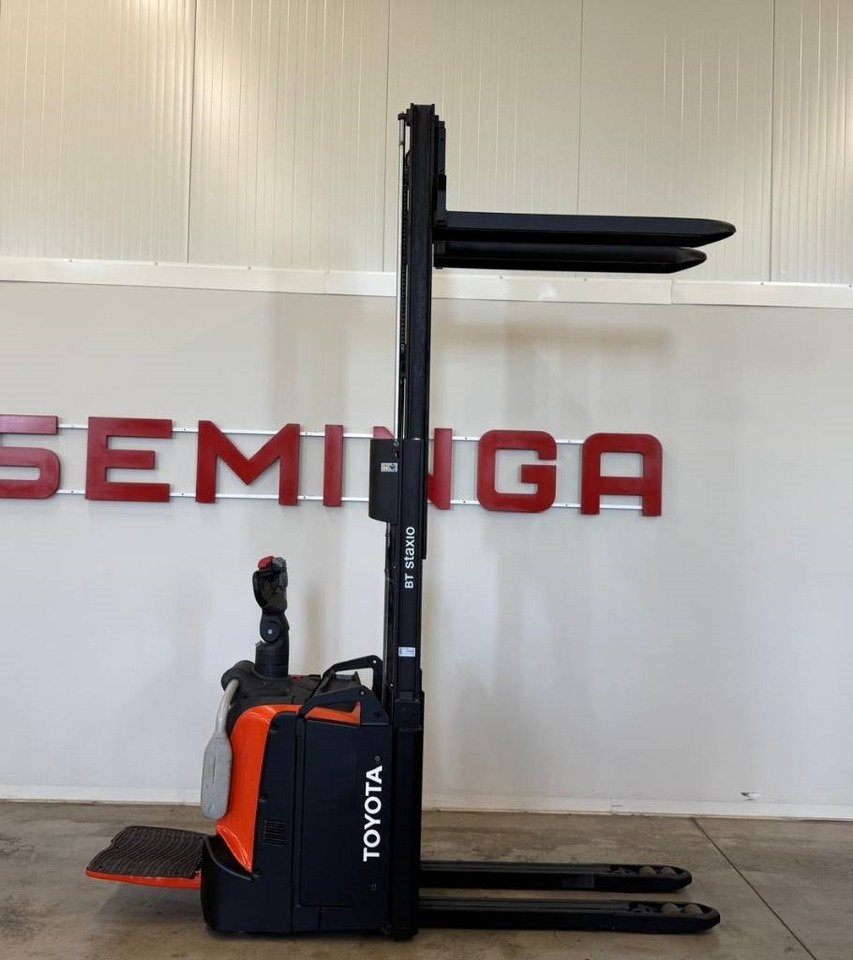 Toyota 10918 SPE120L - Штабелер: фото 1 Toyota 10918 SPE120L - Штабелер: фото 1