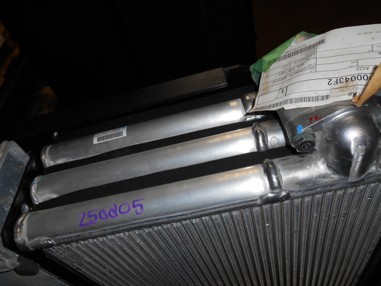 Kobelco LC05P00043F2 - LC05P00043S002 - Масляный радиатор для Строительной техники: фото 2 Kobelco LC05P00043F2 - LC05P00043S002 - Масляный радиатор для Строительной техники: фото 2