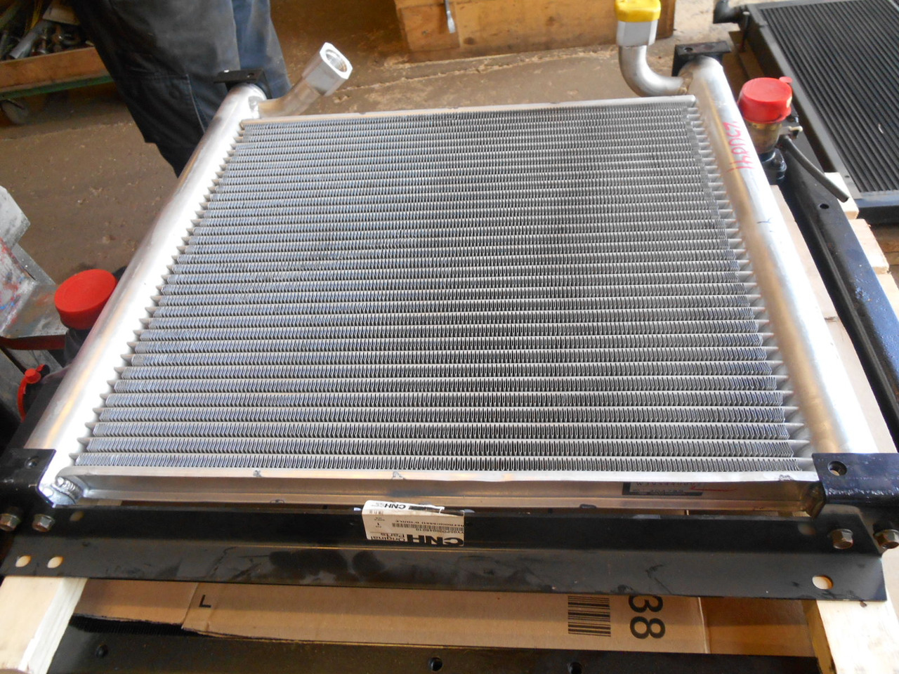 Kobelco YY05P00004S010 - - Масляный радиатор для Строительной техники: фото 3 Kobelco YY05P00004S010 - - Масляный радиатор для Строительной техники: фото 3