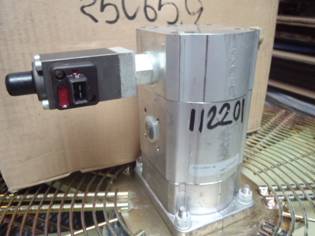 New Holland 4532000 - Гидравлический мотор для Строительной техники: фото 1 New Holland 4532000 - Гидравлический мотор для Строительной техники: фото 1