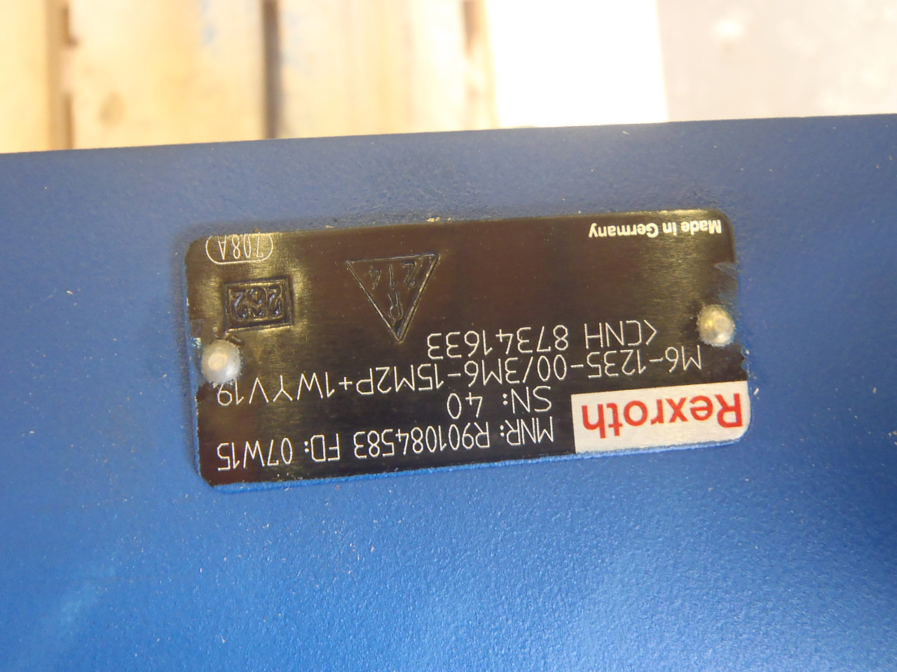 New Holland 87341633 - M6-1235-00/3M6-15M2P-1WYV19 - Гидравлический клапан для Строительной техники: фото 1 New Holland 87341633 - M6-1235-00/3M6-15M2P-1WYV19 - Гидравлический клапан для Строительной техники: фото 1
