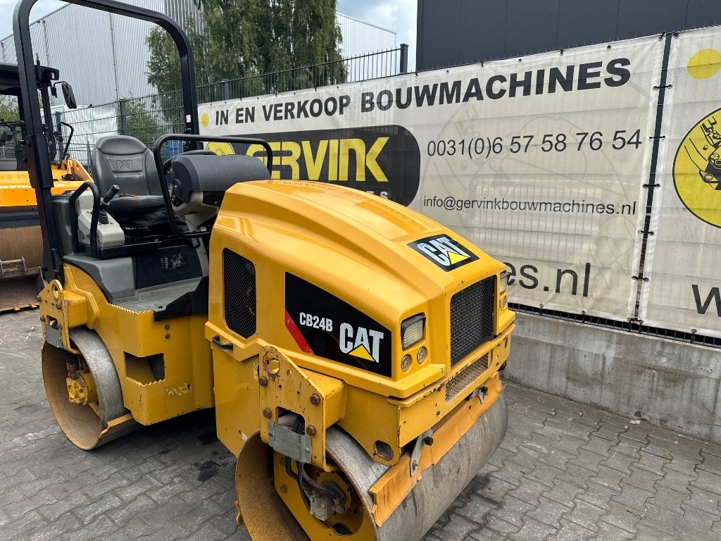 CAT CB 24 B - Дорожный каток: фото 1 CAT CB 24 B - Дорожный каток: фото 1