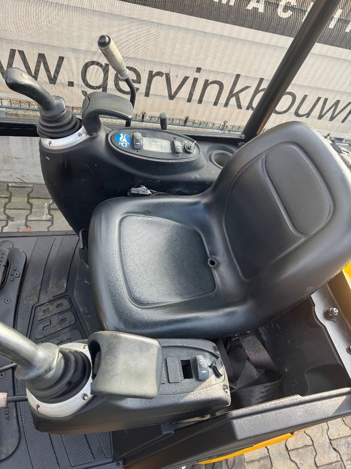 Мини-экскаватор JCB 8018: фото 7 Мини-экскаватор JCB 8018: фото 7