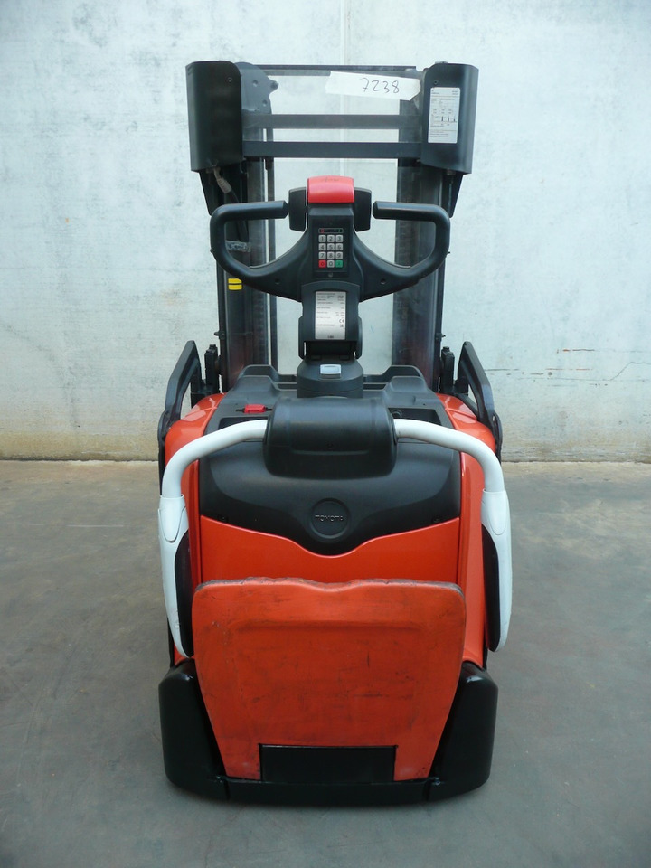 BT SPE 160 - Штабелер: фото 5 BT SPE 160 - Штабелер: фото 5