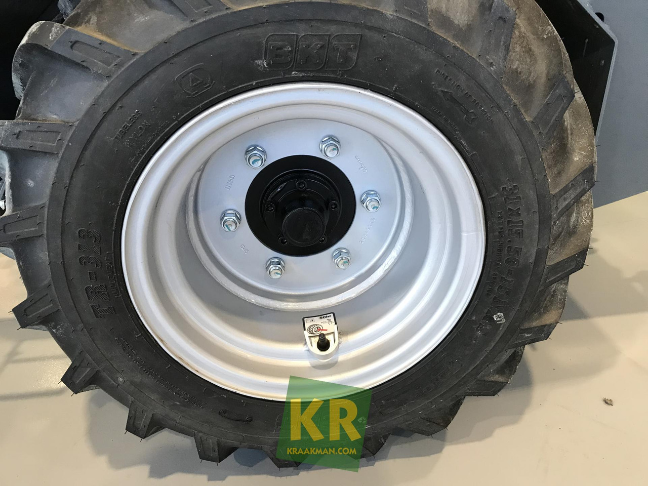 Новый Компактный фронтальный погрузчик G2200E Giant: фото 8