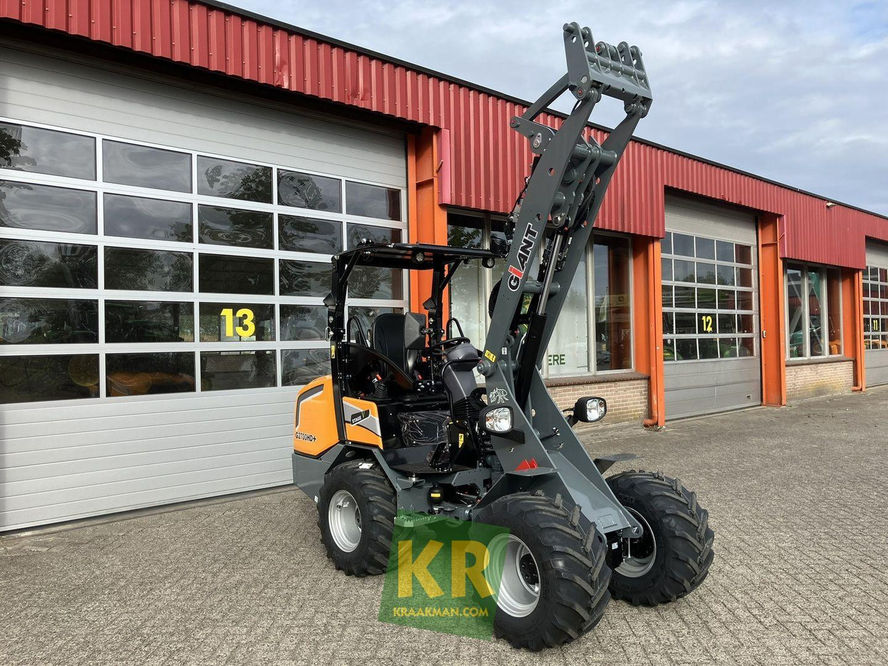 G2700 HD+ Giant - Компактный фронтальный погрузчик: фото 3 G2700 HD+ Giant - Компактный фронтальный погрузчик: фото 3