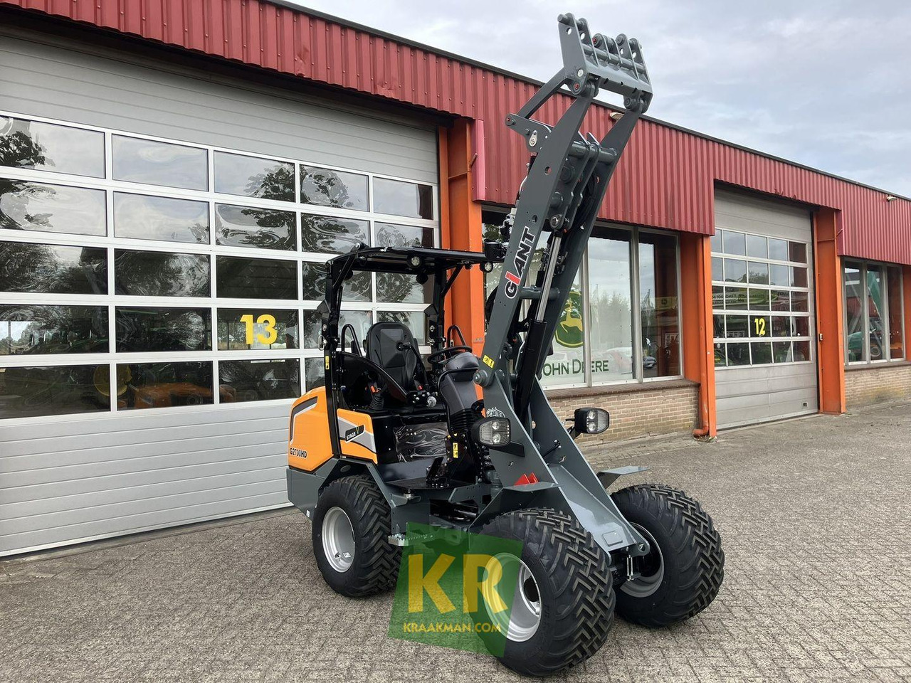 G2700 HD Giant - Компактный фронтальный погрузчик: фото 3 G2700 HD Giant - Компактный фронтальный погрузчик: фото 3