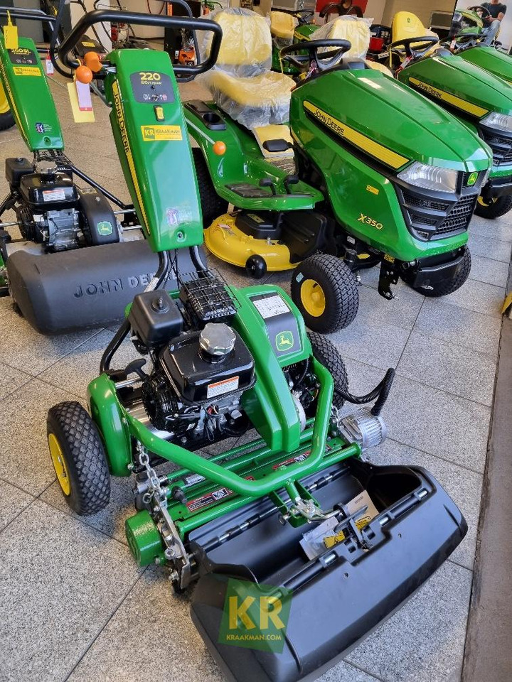 John Deere 220 - Газонокосилка: фото 1 John Deere 220 - Газонокосилка: фото 1