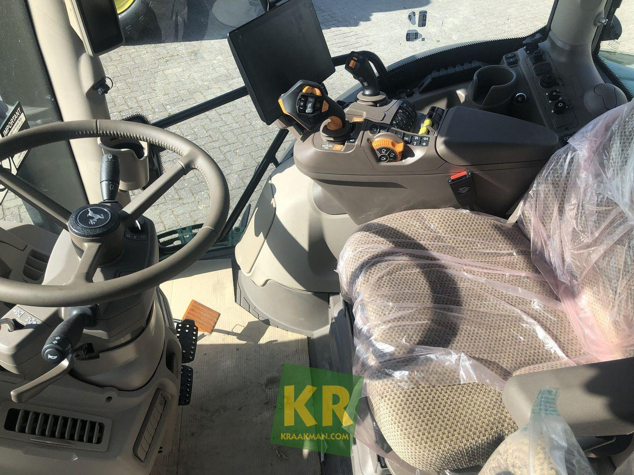 John Deere 6R 110 - Трактор: фото 4 John Deere 6R 110 - Трактор: фото 4