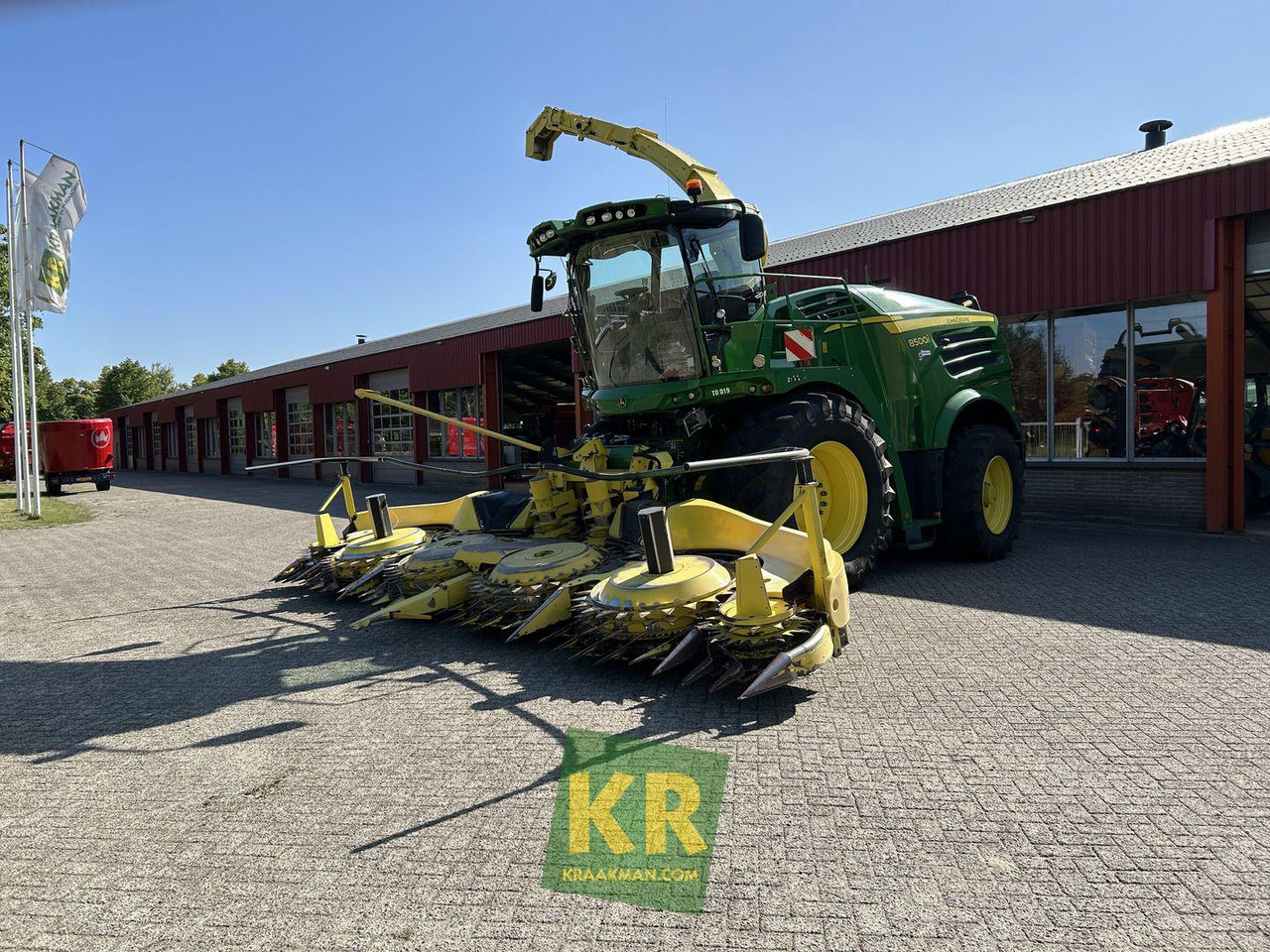 John Deere 8500 - Кормоуборочный комбайн: фото 1 John Deere 8500 - Кормоуборочный комбайн: фото 1