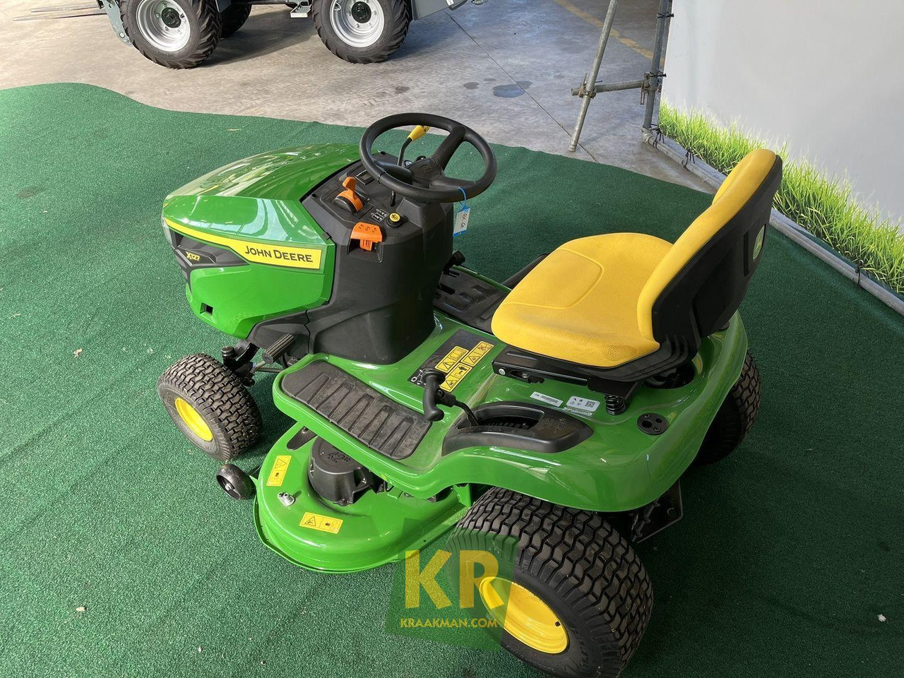 John Deere X127 - Газонокосилка: фото 4 John Deere X127 - Газонокосилка: фото 4