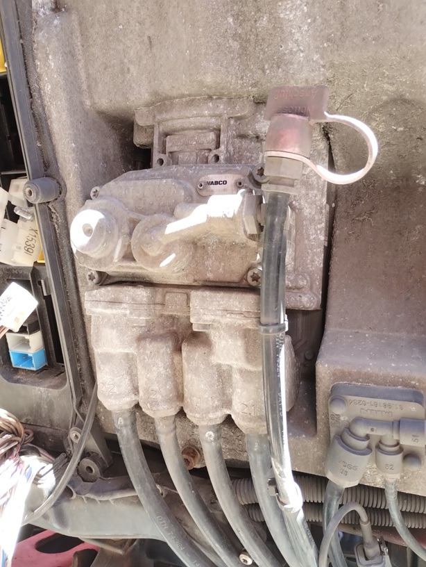 ZAWÓR HAMULCA GŁÓWNEGO MAN TGL TGM 81521306306 4462300172 WABCO - Тормозной клапан: фото 1 ZAWÓR HAMULCA GŁÓWNEGO MAN TGL TGM 81521306306 4462300172 WABCO - Тормозной клапан: фото 1