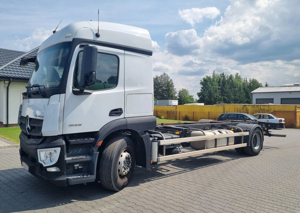 Mercedes-Benz Actros 1836 - Тентованный грузовик: фото 1 Mercedes-Benz Actros 1836 - Тентованный грузовик: фото 1
