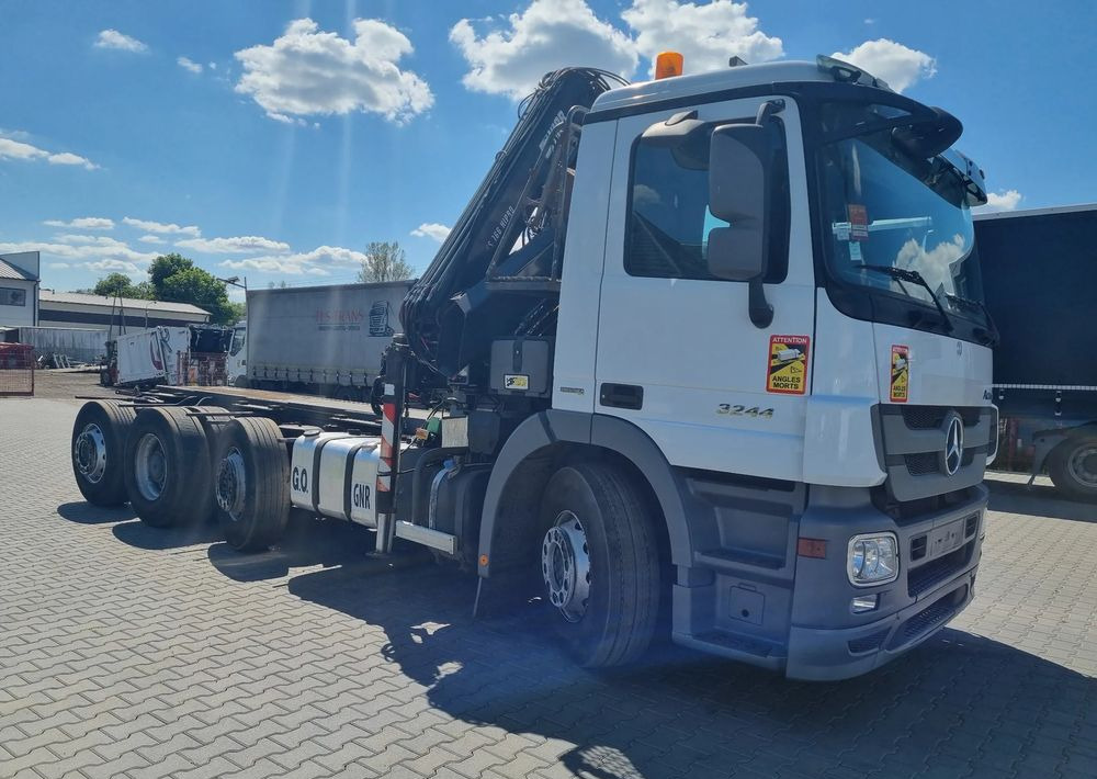 Mercedes-Benz Actros 3244 - Грузовик-шасси: фото 3 Mercedes-Benz Actros 3244 - Грузовик-шасси: фото 3