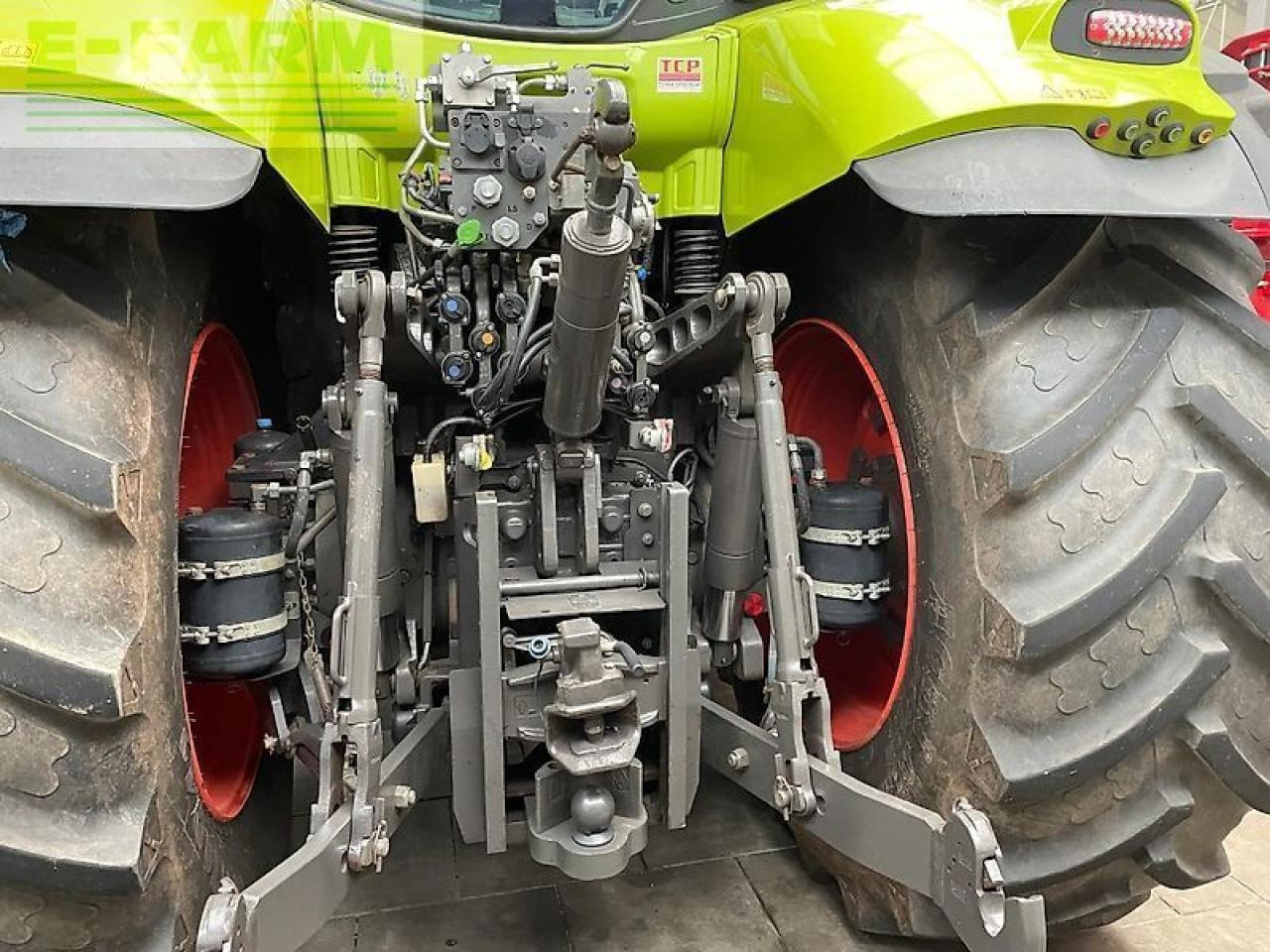 CLAAS axion 870 c-matic CMATIC - Трактор: фото 4 CLAAS axion 870 c-matic CMATIC - Трактор: фото 4