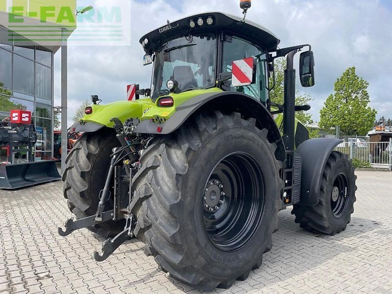 CLAAS axion 870 cmatic - stage v CMATIC - Трактор: фото 3 CLAAS axion 870 cmatic - stage v CMATIC - Трактор: фото 3